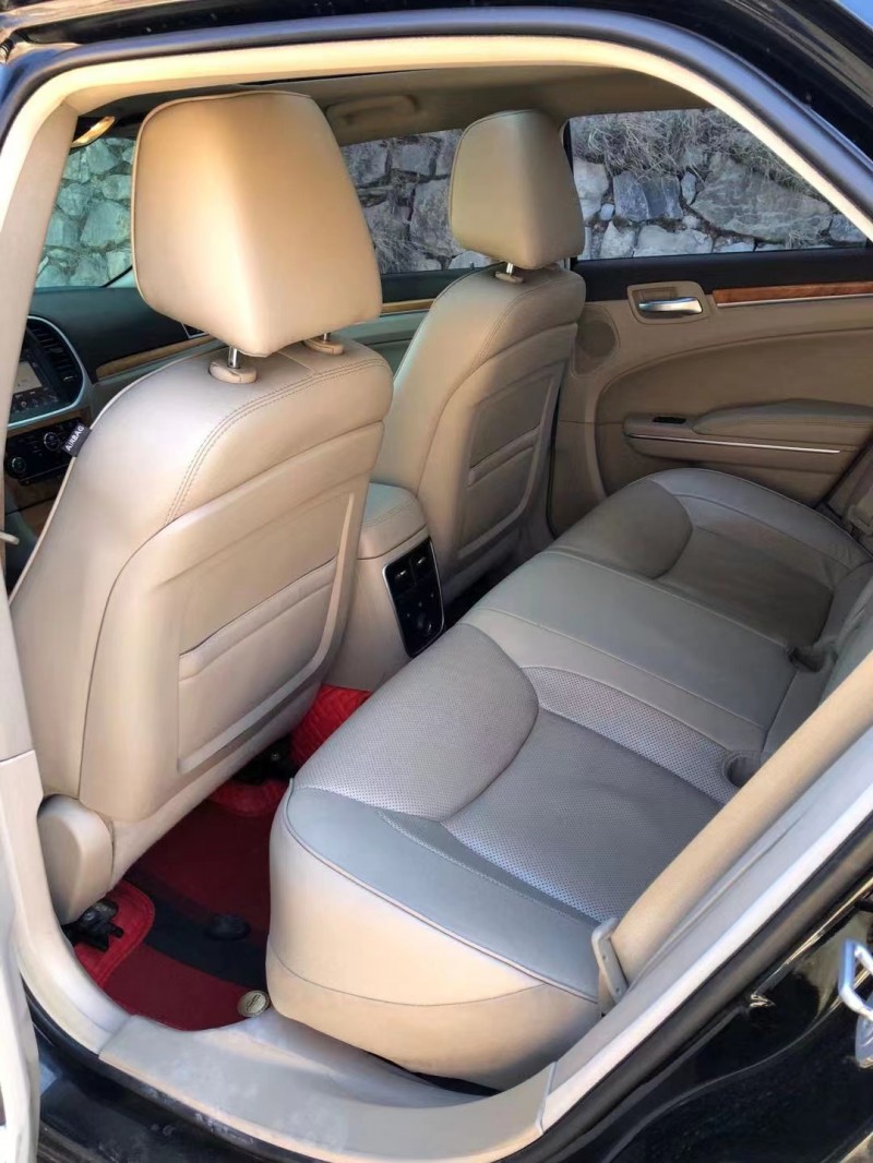 邢台13年克莱斯勒300C6