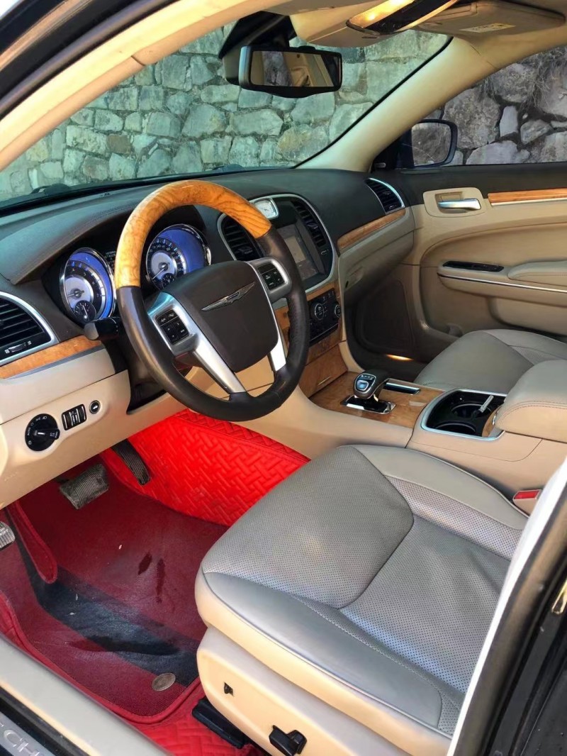 邢台13年克莱斯勒300C7