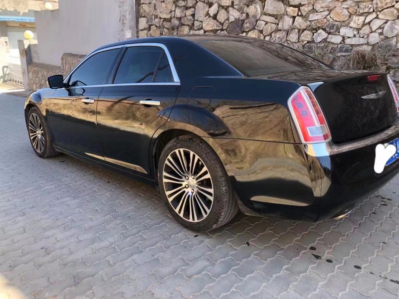 邢台13年克莱斯勒300C8