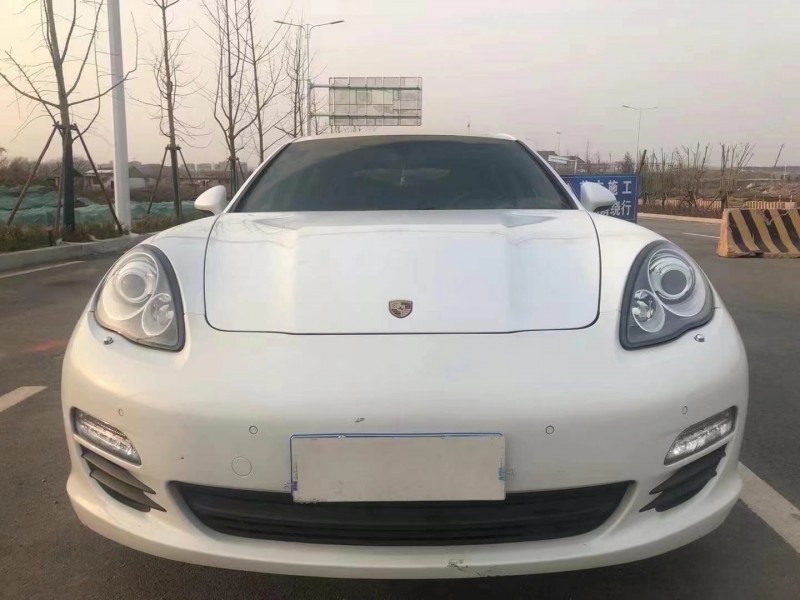 保定13年保时捷帕拉梅拉1