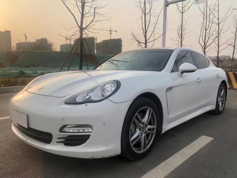 保定13年保时捷帕拉梅拉2