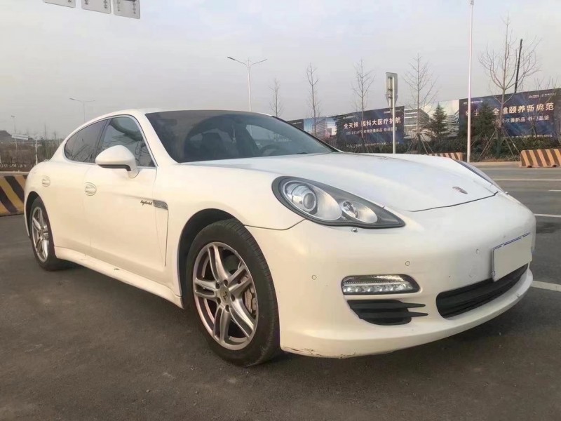 保定13年保时捷帕拉梅拉4