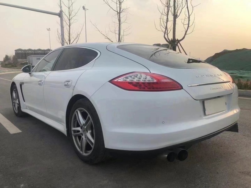 保定13年保时捷帕拉梅拉5