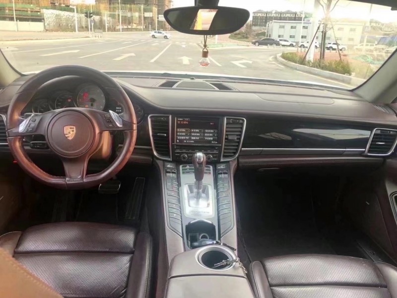 保定13年保时捷帕拉梅拉7