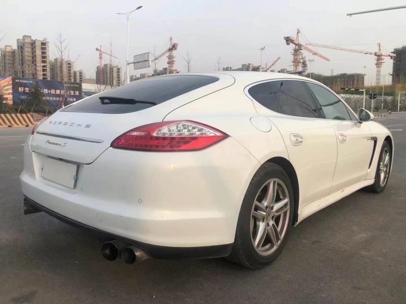 保定13年保时捷帕拉梅拉9