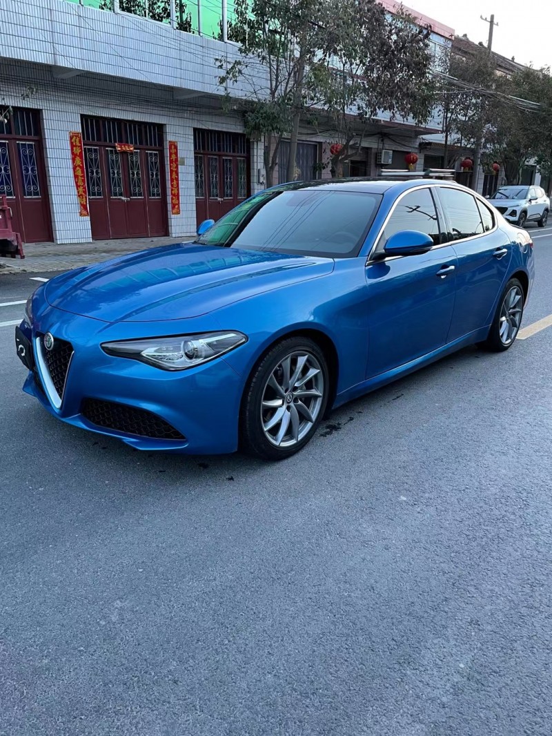 徐州17年阿尔法·罗密欧Giulia2