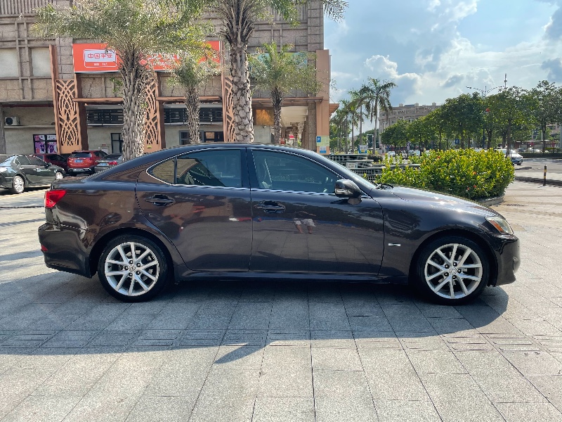 佛山13年雷克萨斯IS6