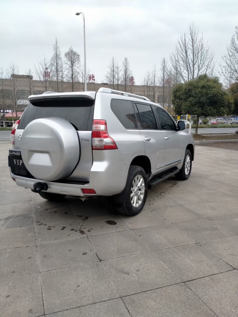 武汉18年丰田普拉多8