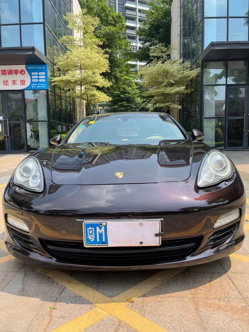 中山11年保时捷帕拉梅拉1