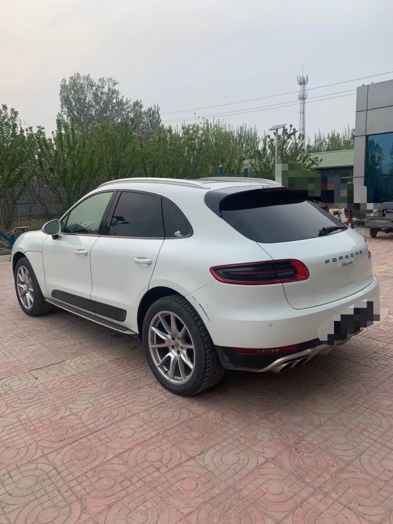 济宁15年保时捷Macan1