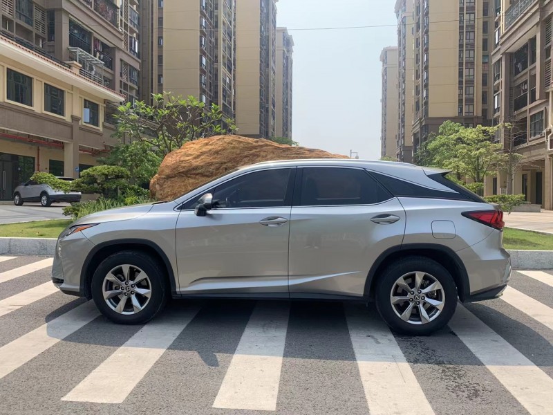 广州18年雷克萨斯RX8