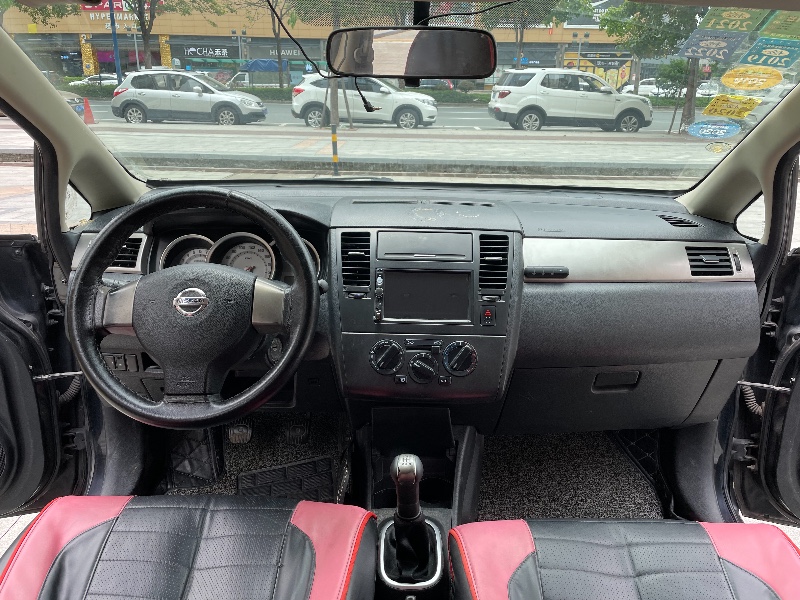 佛山10年日产骐达2