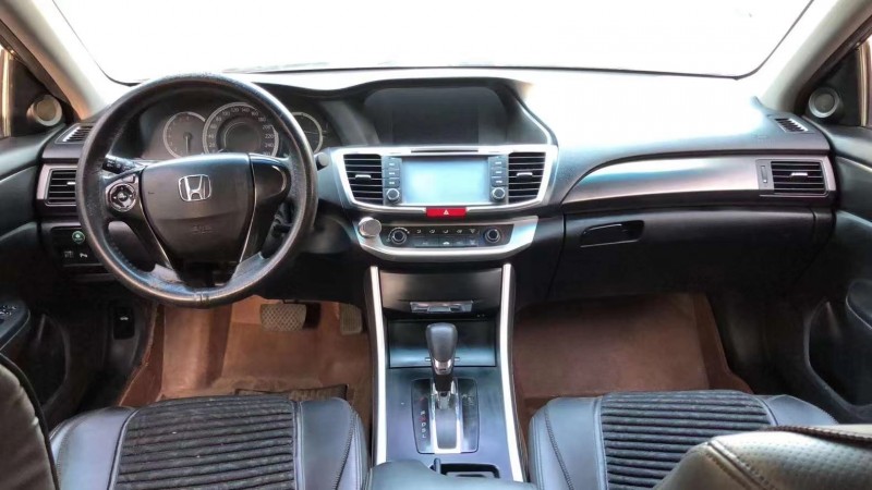 青岛15年本田雅阁2