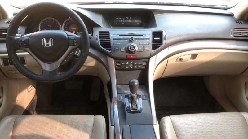 青岛10年本田思铂睿3