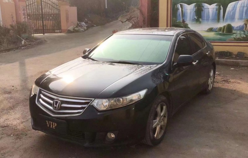 青岛10年本田思铂睿4