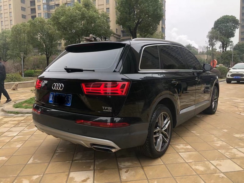 天津16年奧迪Q77