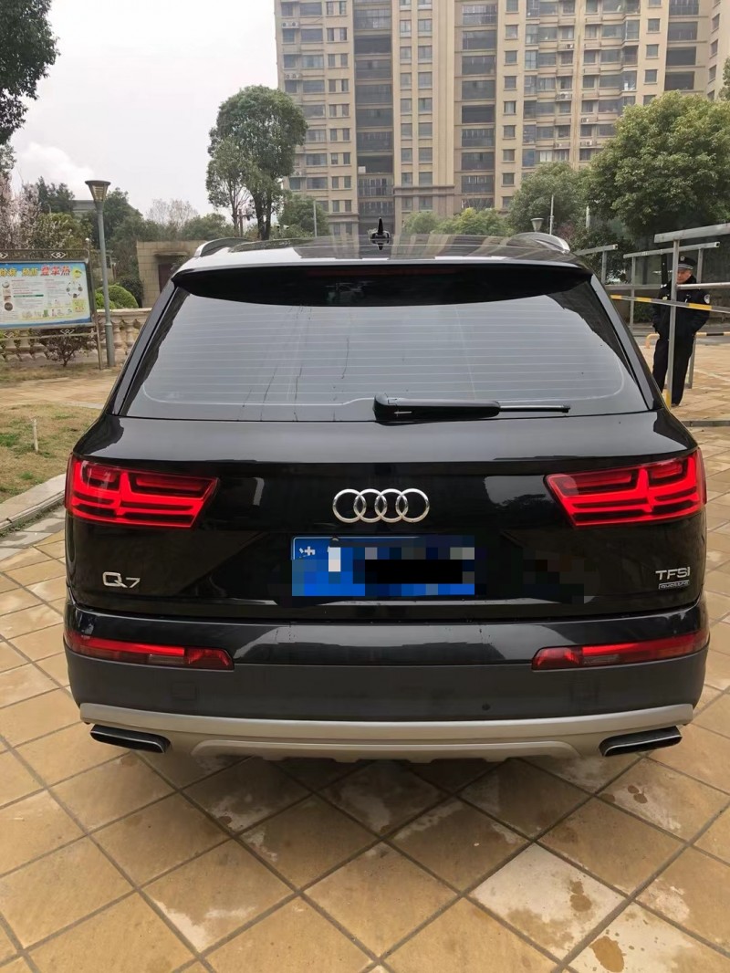 天津16年奧迪Q79