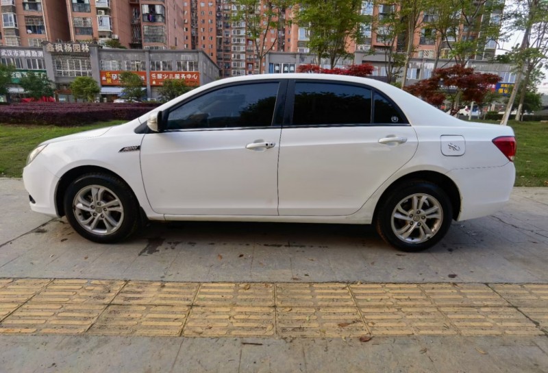 武汉14年比亚迪速锐2