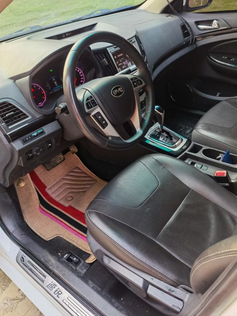 武汉14年比亚迪速锐4