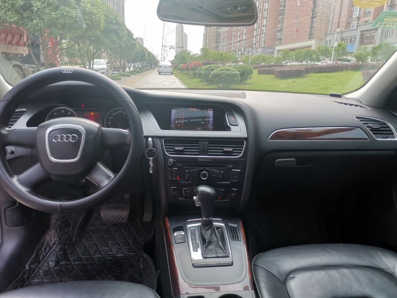 武汉11年奥迪A4L8