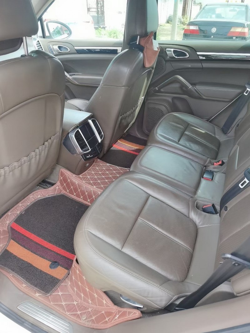 武汉14年保时捷卡宴6