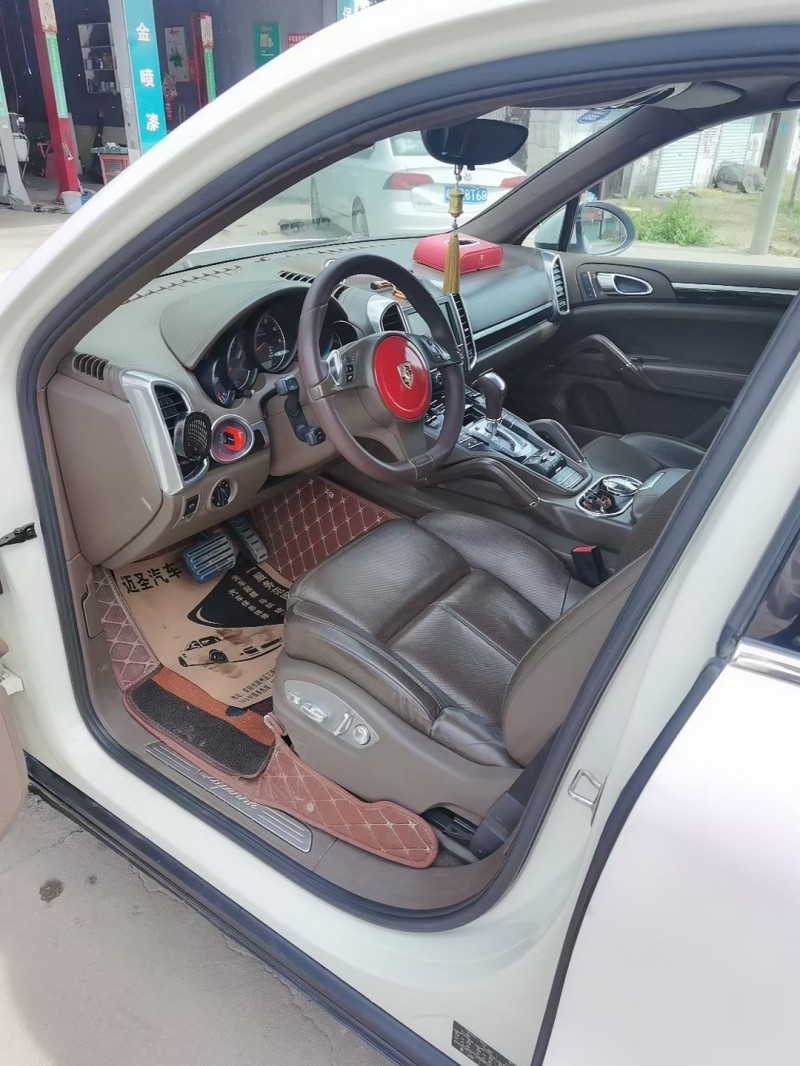 武汉14年保时捷卡宴7
