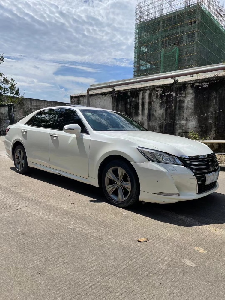 江门16年丰田皇冠7