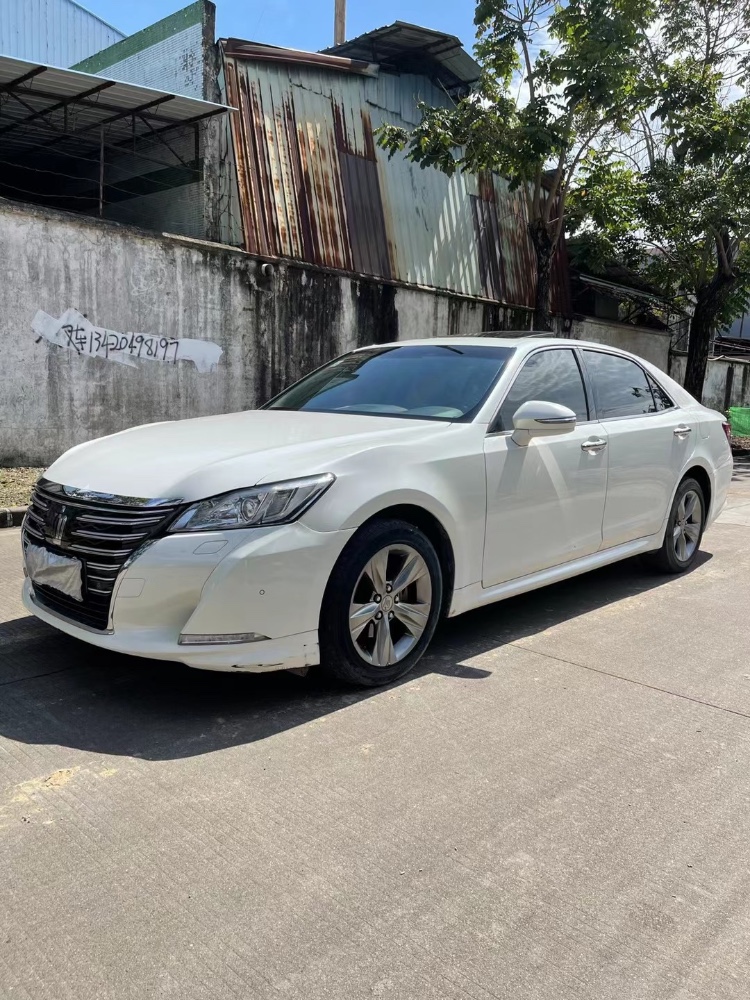 江门16年丰田皇冠8
