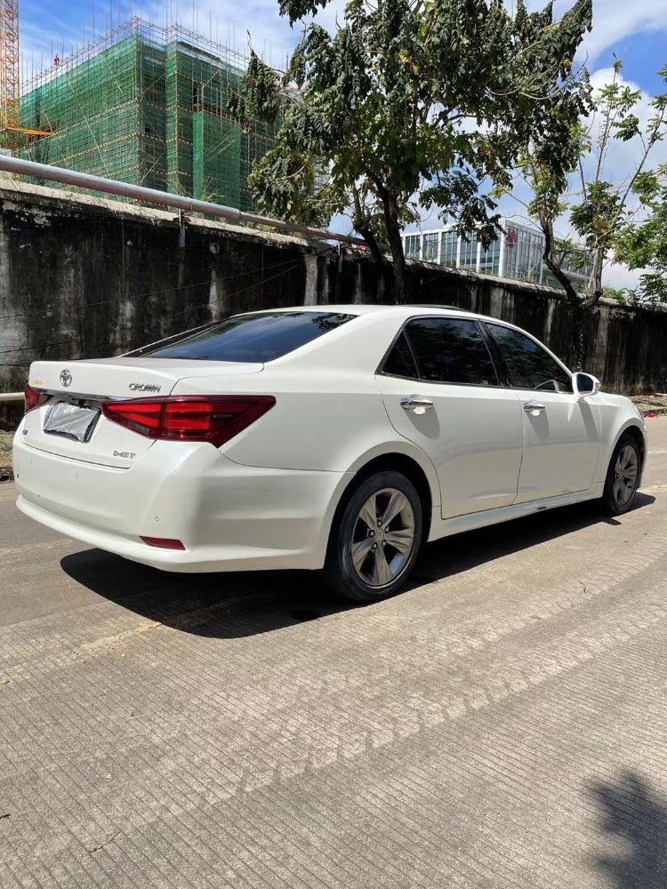 江门16年丰田皇冠3