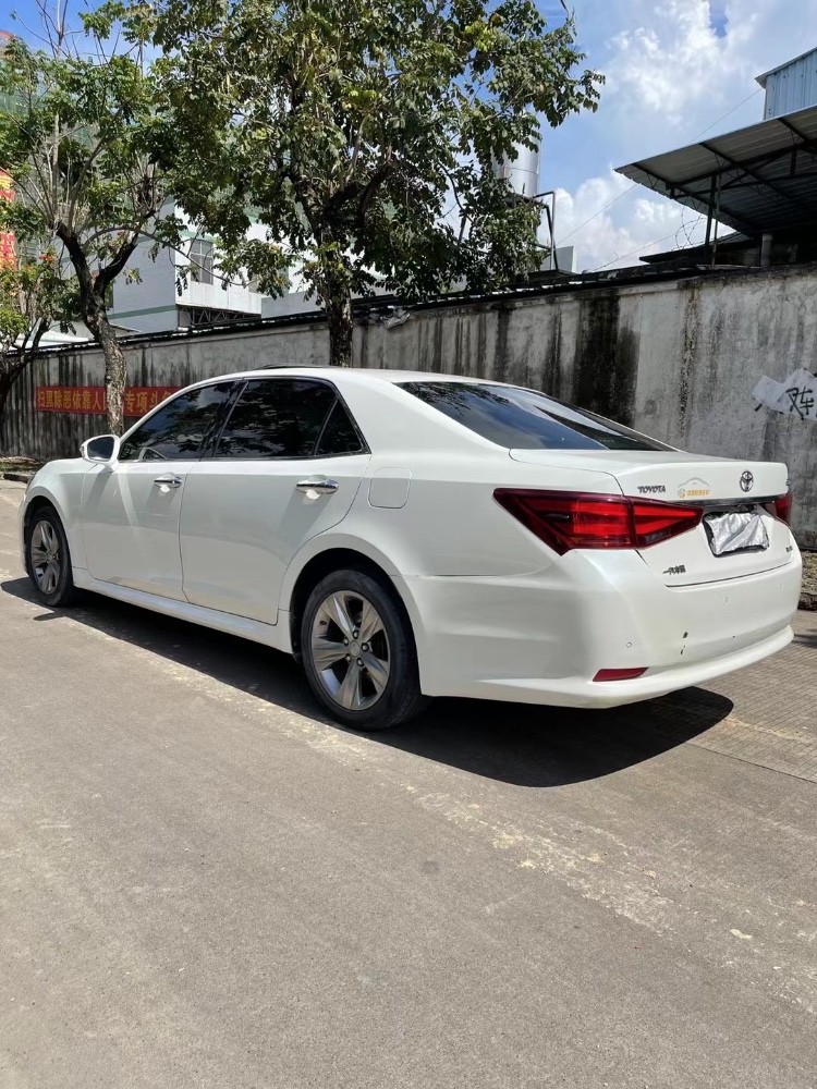 江门16年丰田皇冠2