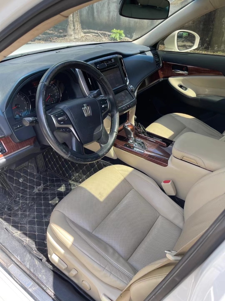 江门16年丰田皇冠6