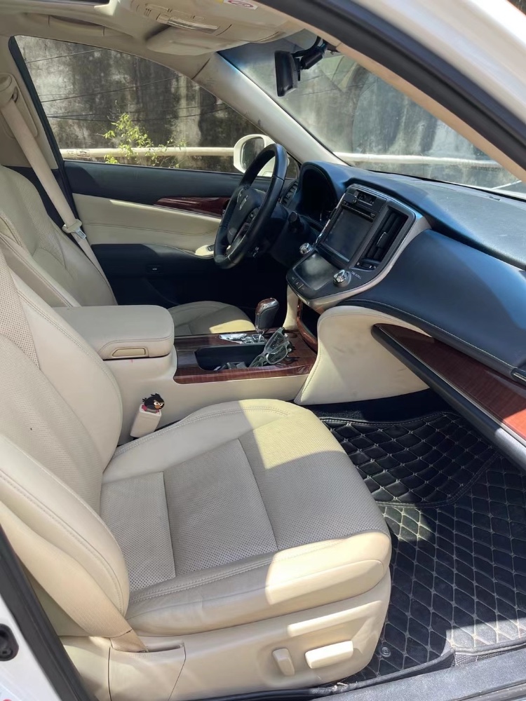 江门16年丰田皇冠5