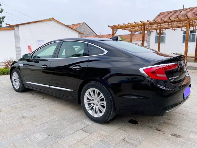 潍坊18年别克君越7