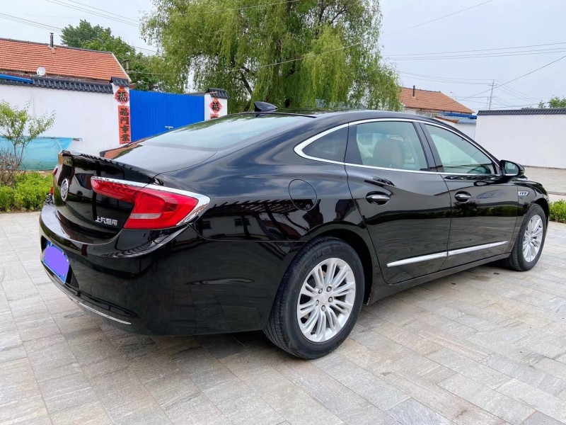 潍坊18年别克君越8