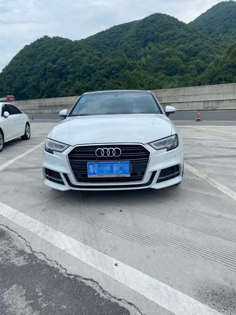 青岛19年奥迪A39