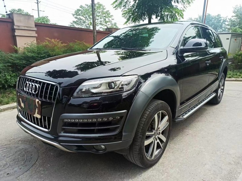 成都13年奥迪Q77