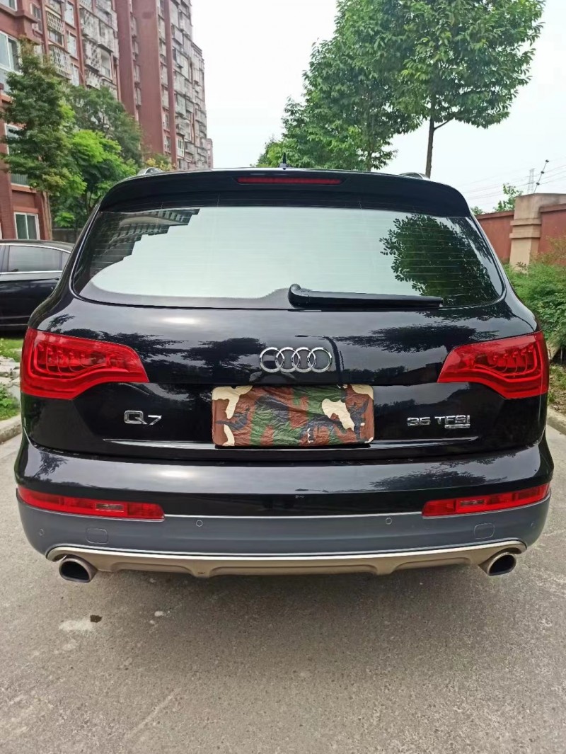 成都13年奥迪Q79