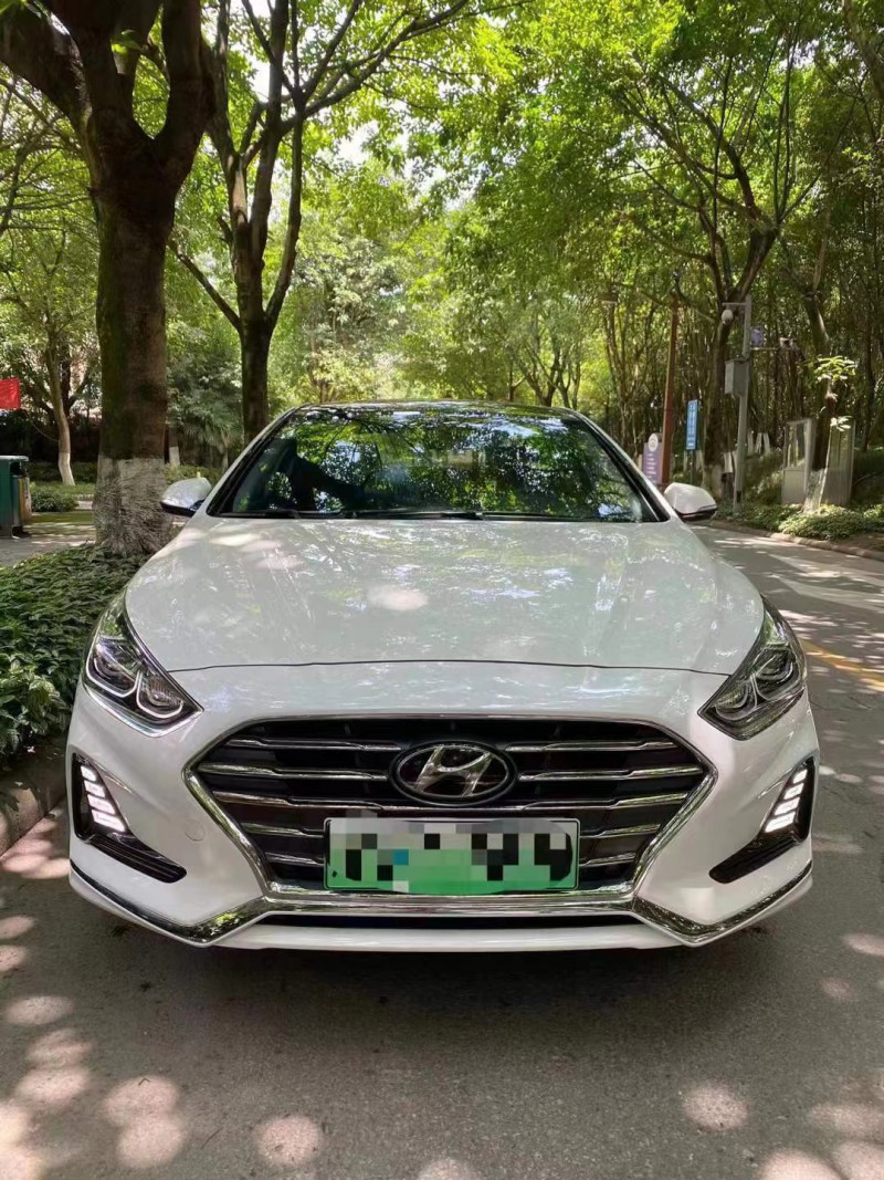 成都20年现代索纳塔八1