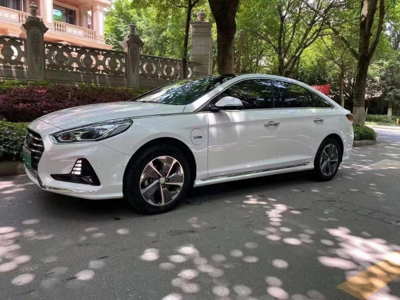 成都20年现代索纳塔八2