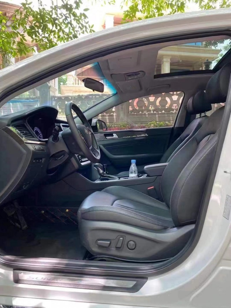 成都20年现代索纳塔八6