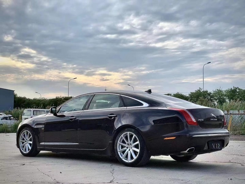 天津13年捷豹XJ8