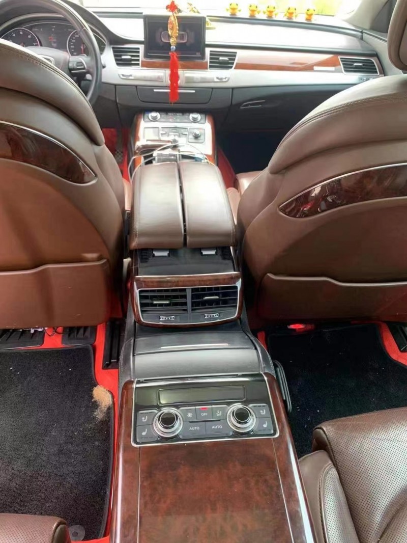 武汉12年奥迪A8L3