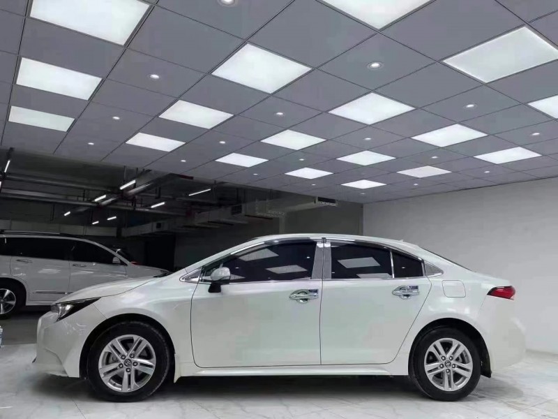 成都19年丰田雷凌3