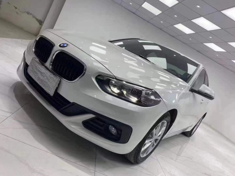 成都19年宝马1系2