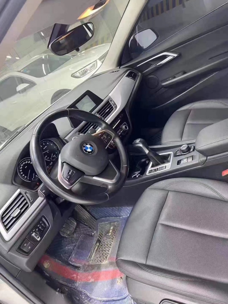 成都19年宝马1系4