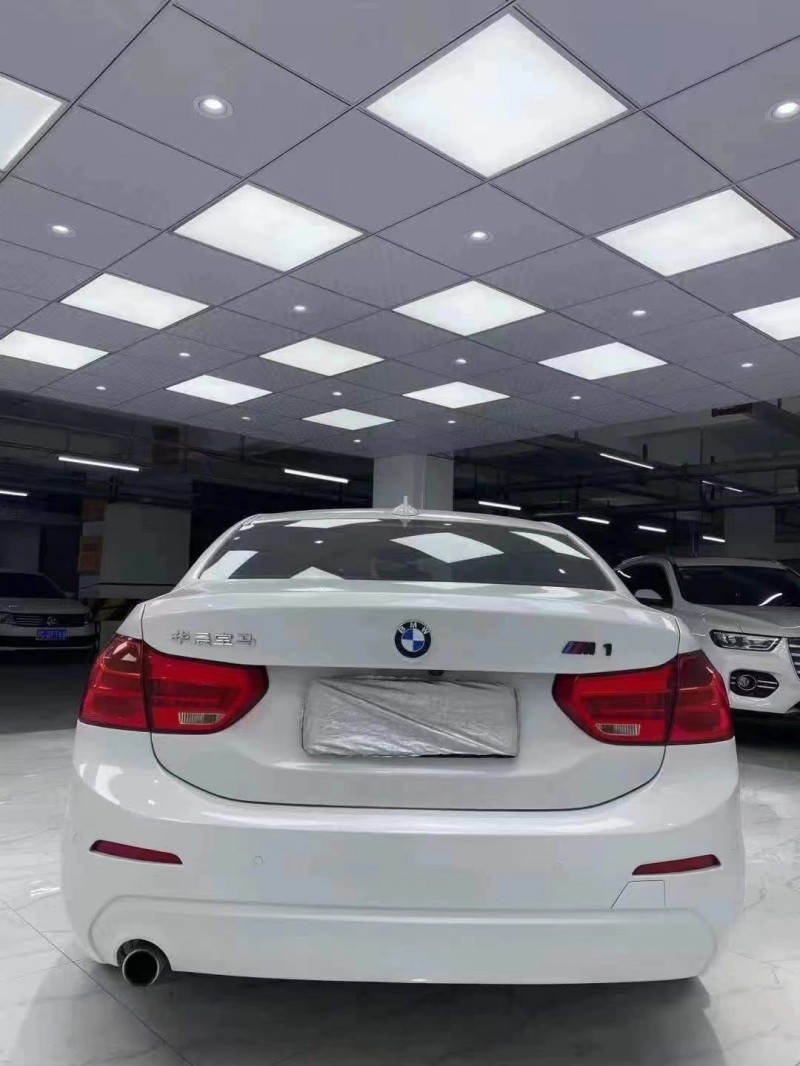 成都19年宝马1系9