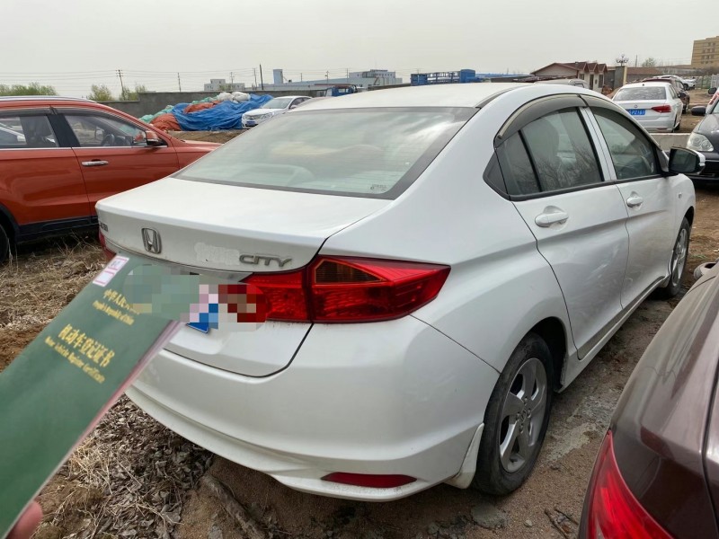 青岛16年本田锋范2