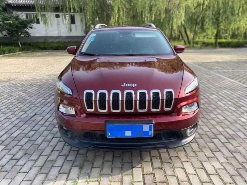 泰安17年Jeep自由光1