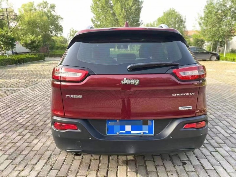 泰安17年Jeep自由光9