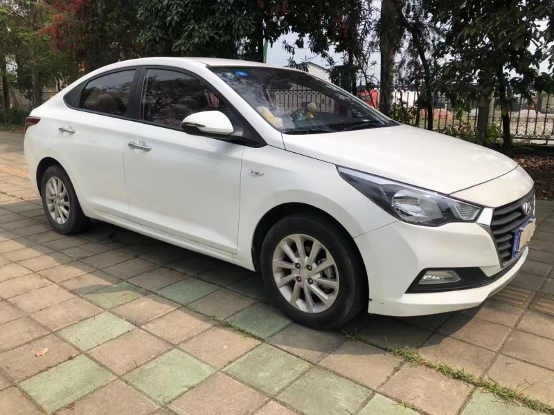 东莞19年现代悦纳2